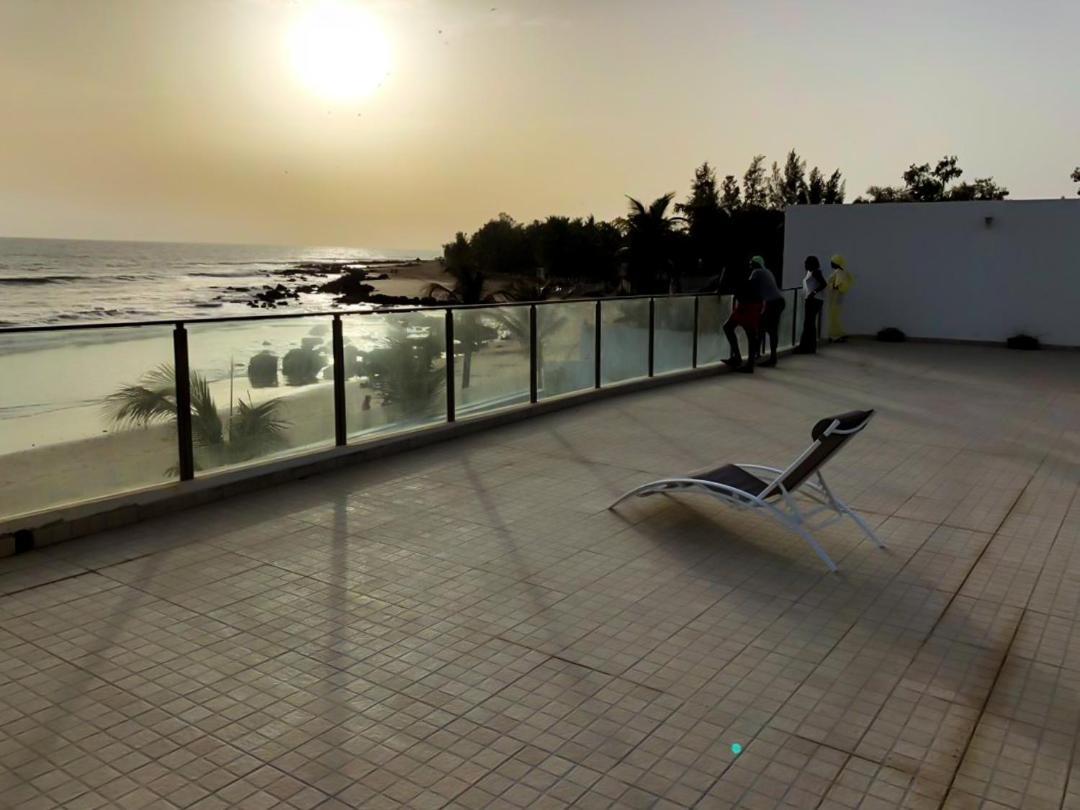 Villa Somone Pied Dans L'Eau Buitenkant foto